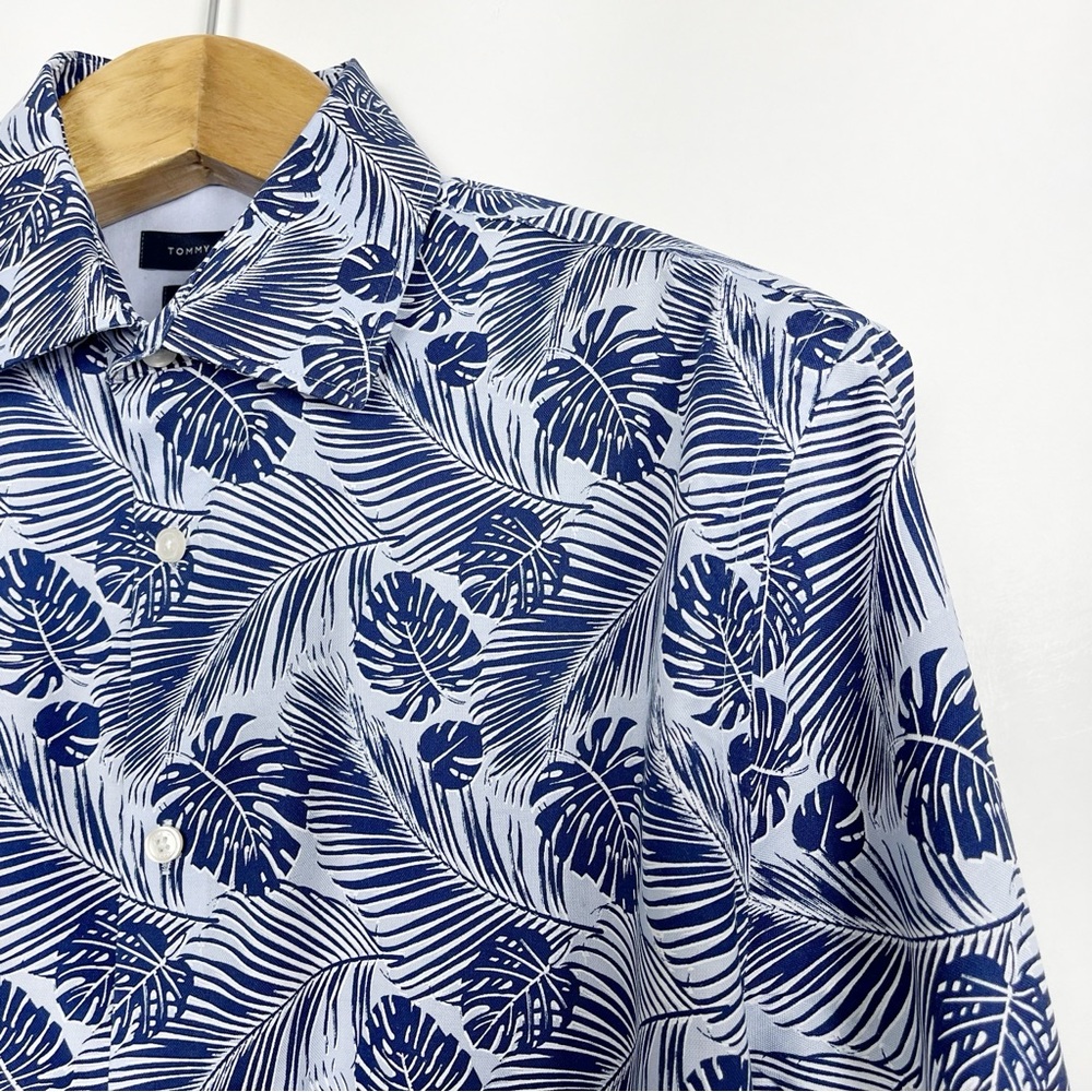 Tommy Hilfiger Men Blue and White Palm Leaf Tropical Shirt Size Large 16.5 Neck